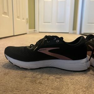 Brooks Signal 3 Women’s Running Shoe Black with Rose Gold.